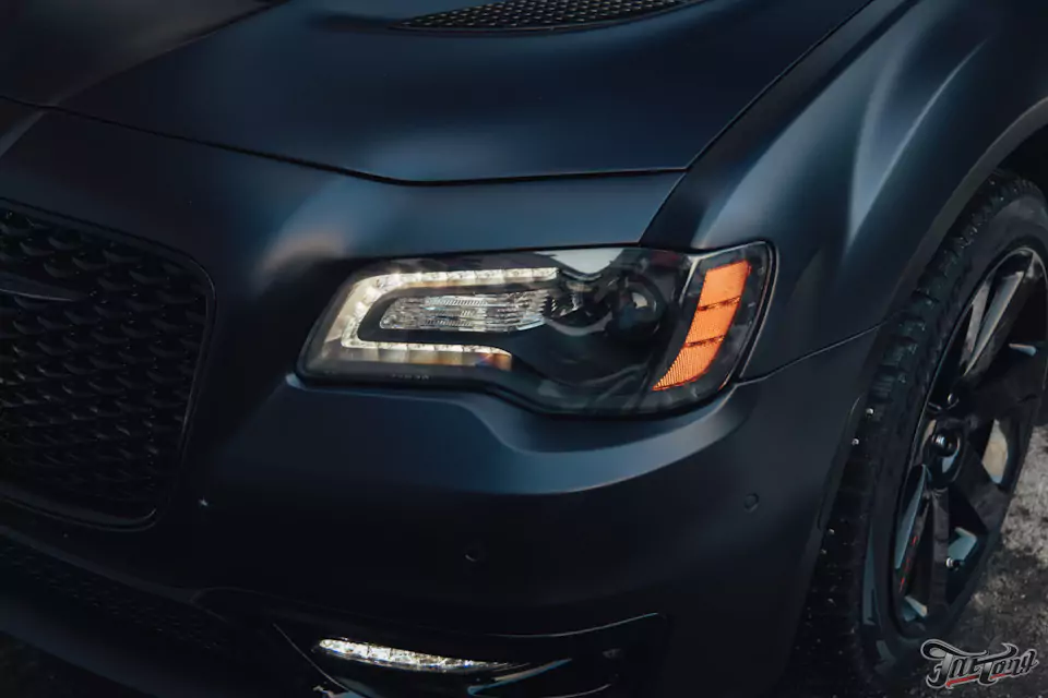 Обновленный Chrysler 300C! Кузовной ремонт и полный окрас кузова, оклейка матовым полиуретаном, комплексная шумоизоляция и сабвуферное звено, плановое ТО